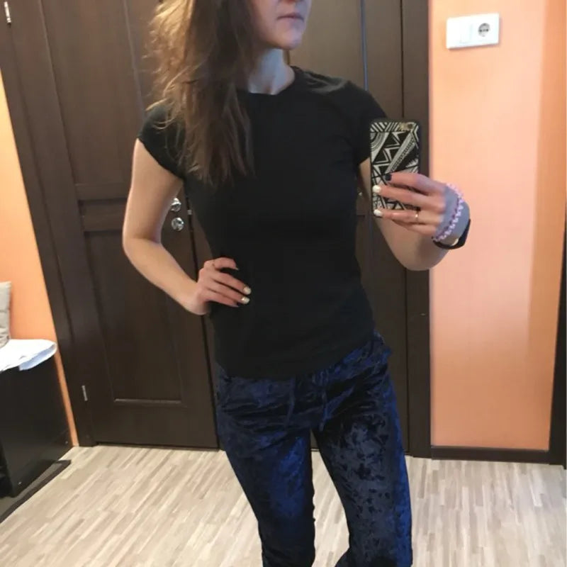 Classic Women’s Solid Color Tee – Comfortable Everyday Wear