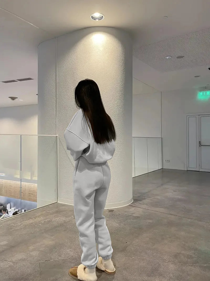 Women’s Hoodie and Pants Set – Cozy Casual Loungewear Outfit