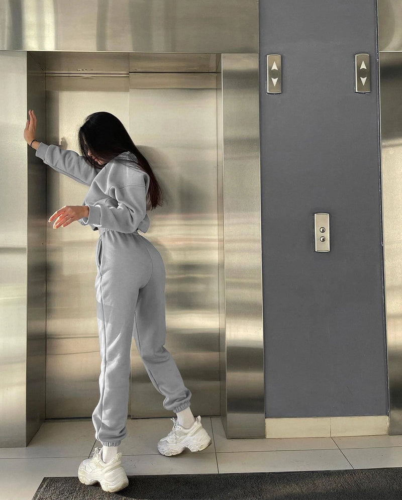 Women’s Hoodie and Pants Set – Cozy Casual Loungewear Outfit