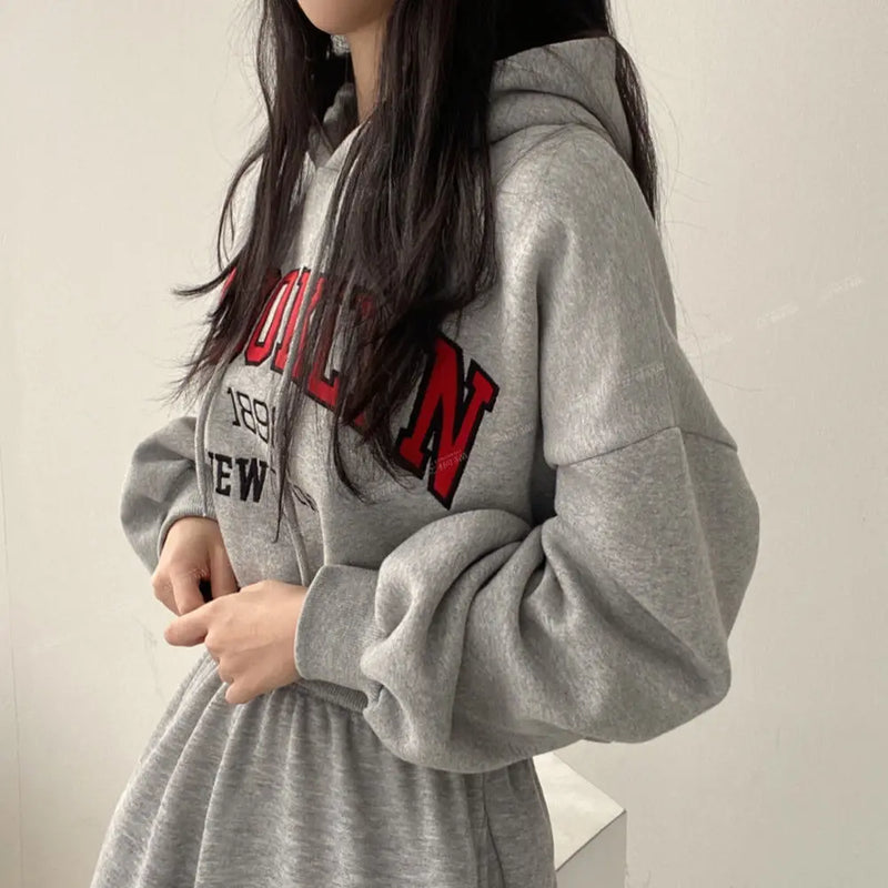 Cropped Baggy Hoodie for Women – Trendy Streetwear Style
