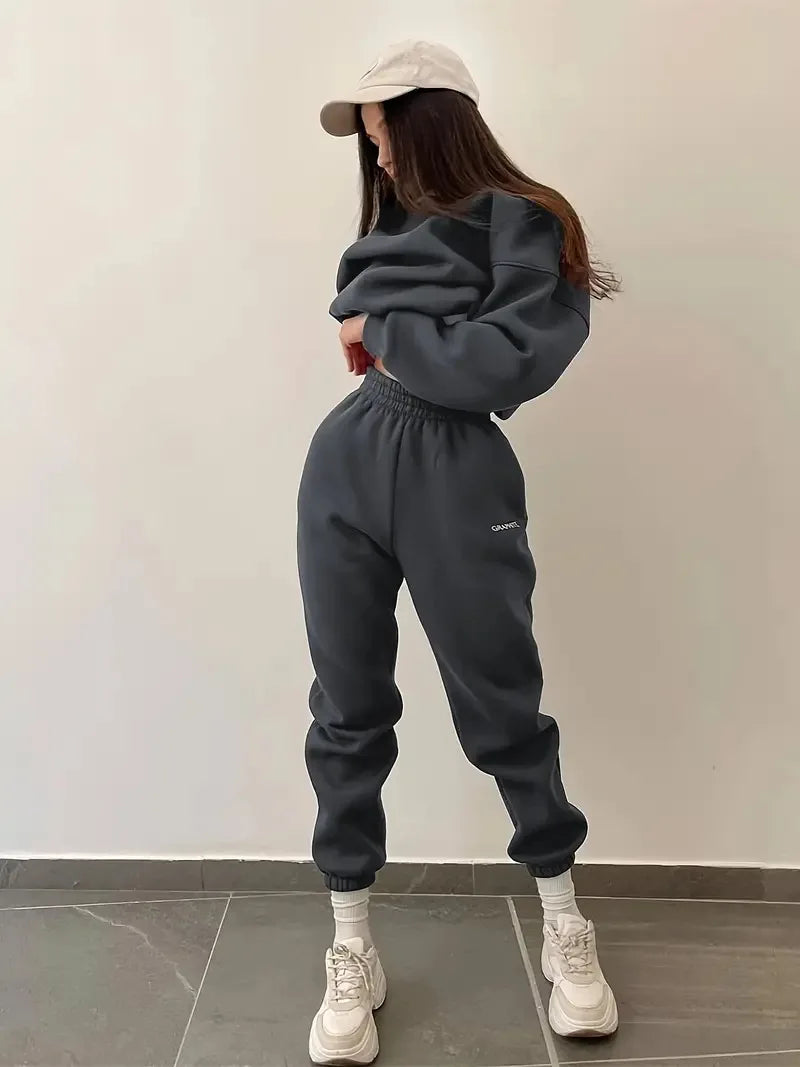 Women’s Hoodie and Pants Set – Cozy Casual Loungewear Outfit