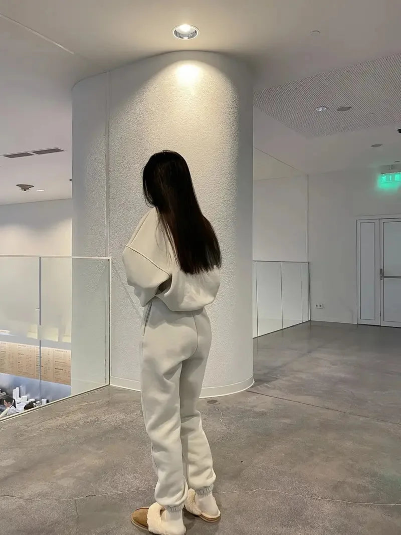 Women’s Hoodie and Pants Set – Cozy Casual Loungewear Outfit