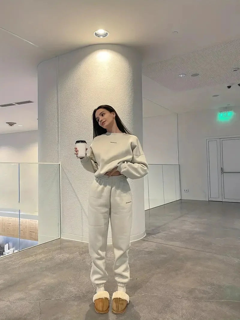 Women’s Hoodie and Pants Set – Cozy Casual Loungewear Outfit