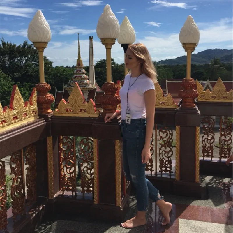 Classic Women’s Solid Color Tee – Comfortable Everyday Wear