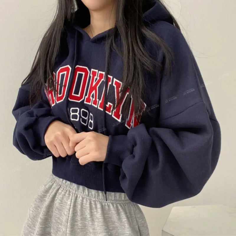 Cropped Baggy Hoodie for Women – Trendy Streetwear Style