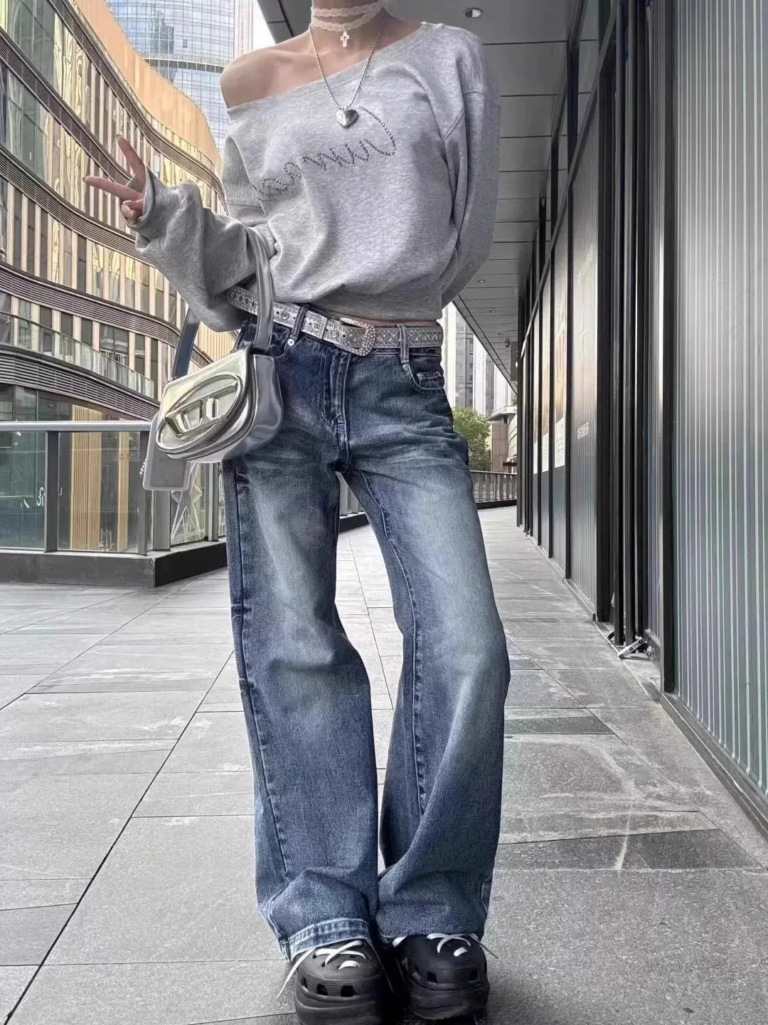 Women’s Cropped Streetwear Hoodie – Trendy Casual Pullover