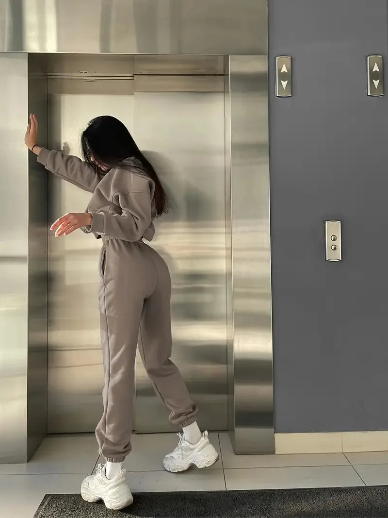 Women’s Hoodie and Pants Set – Cozy Casual Loungewear Outfit