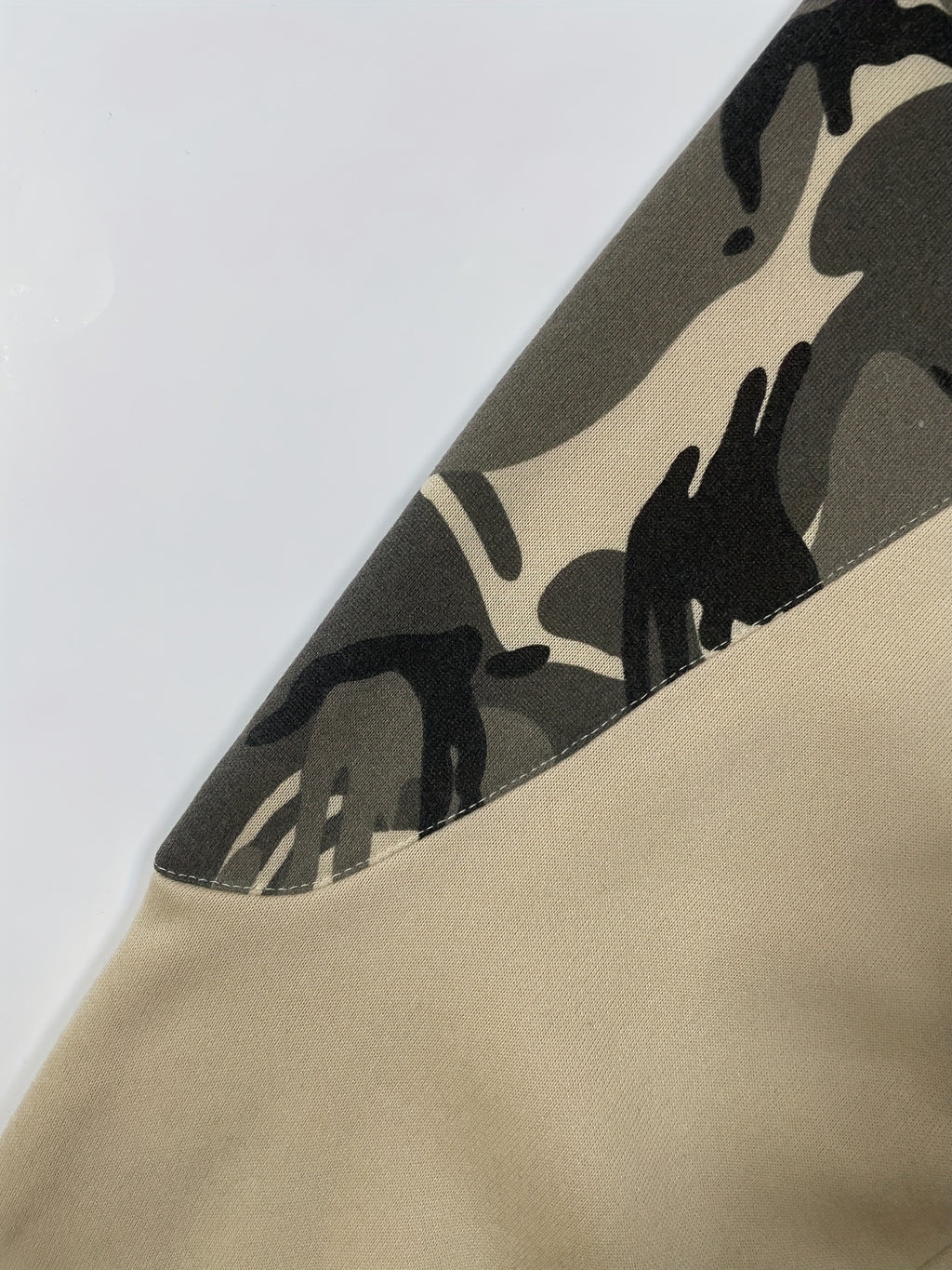 Men’s Camouflage Color-Block Hoodie – Trendy Streetwear Pullover